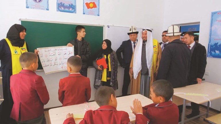 جانب من الجولة التفقدية في فصول مدارس الدارين﻿