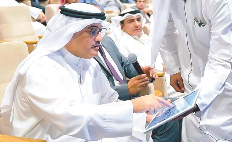 المستشار جمال الجلاوي خلال تدشين الخدمات الإلكترونية﻿