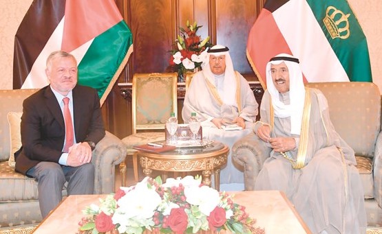 صاحب السمو الأمير خلال المباحثات مع العاهل الأردني ﻿
