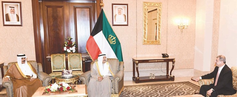 صاحب السمو الأمير مستقبلا السفير العراقي علاء الهاشمي بحضور سمو ولي العهد﻿