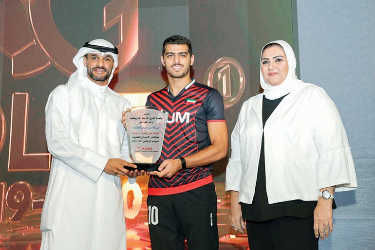  تكريم اللاعب بدر المطوع