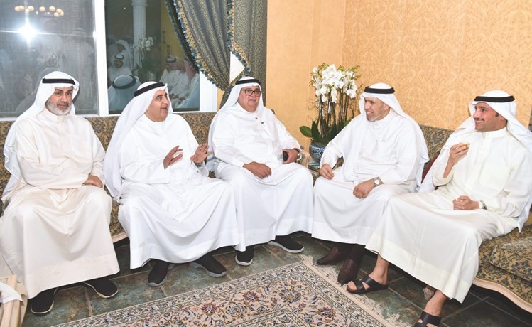 رئيس مجلس الأمة مرزوق الغانم مهنئا فيصل العيار وعادل العيار ﻿
