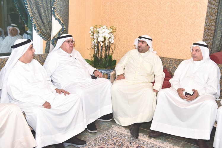 خالد الروضان وفيصل الشايع يباركان لفيصل وعادل العيار﻿