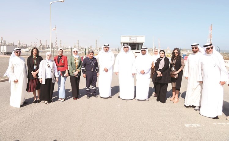﻿أسامة العتيبي وأعضاء المجلس البلدي خلال زيارة مشروع الوقود البيئي	(أحمد علي) ﻿