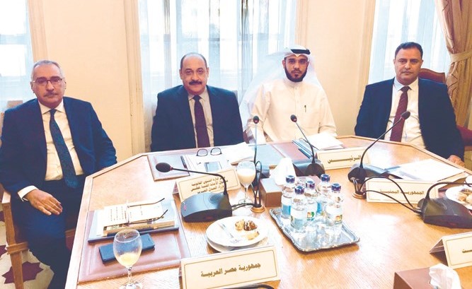 د.فهد الضاعن مترئسا الاجتماع﻿