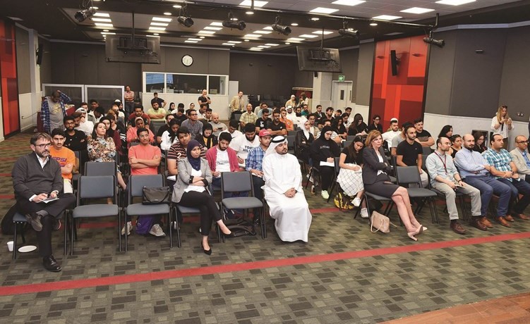 جانب من الحضور في محاضرة القرصنة الإلكترونية والاختراق التي نظمتها الجامعة الأمريكية (متين غوزال)﻿