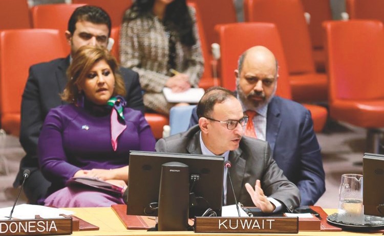 السفير منصور العتيبي يلقي كلمة الكويت خلال الجلسة ﻿