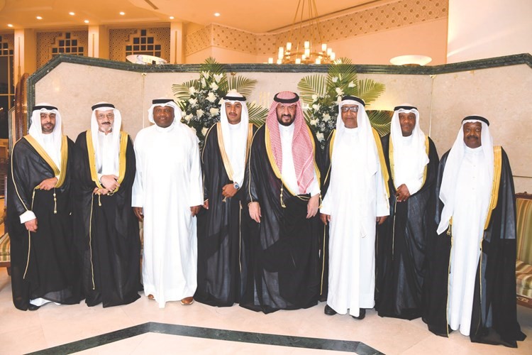 الشيخ طلال الخالد مهنئا﻿