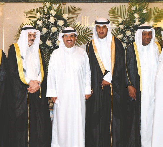 الشيخ دعيج الخليفة مهنئا﻿