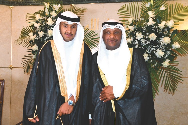 ولقطة للذكرى بالمناسبة السعيدة﻿