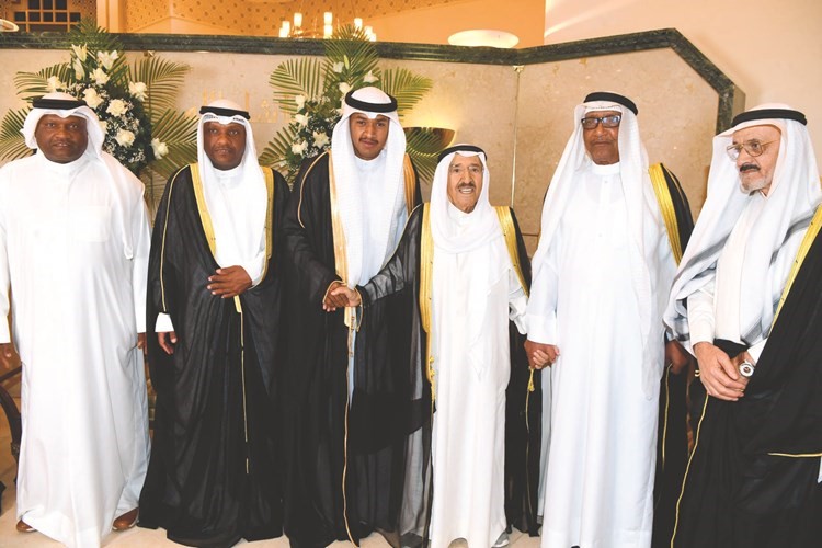 صاحب السمو الأمير الشيخ صباح الأحمد يقدم التهاني﻿