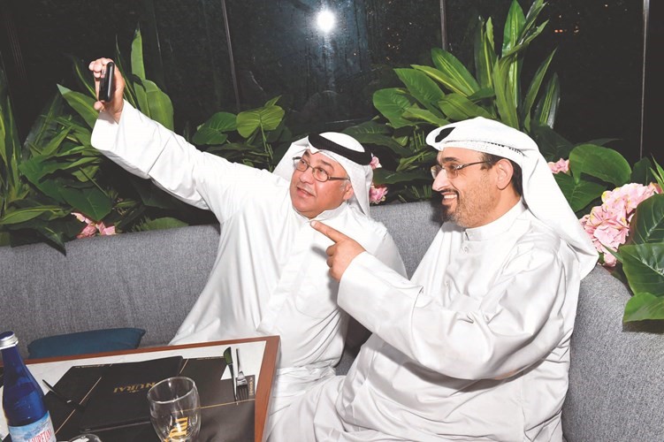الزميل ثامر الدخيل وسيلفي على هامش الافتتاح ﻿