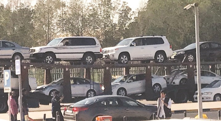 صورة أرشيفية لمركبات مسحوبة في طريقها الى كراج حجز وزارة الداخلية﻿