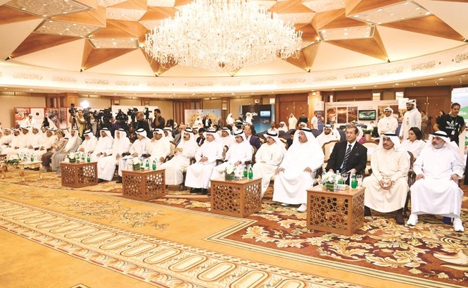 نائب مدير عام الهيئة العامة للصناعة محمد العدواني في مقدمة الحضور خلال افتتاح ملتقى دعم المنتج الوطني ممثلا عن وزير التجارة والصناعة خالد الروضان ونائب رئيس غرفة التجارة والصناعة عبدالوهاب الوزان   (قاسم باشا)