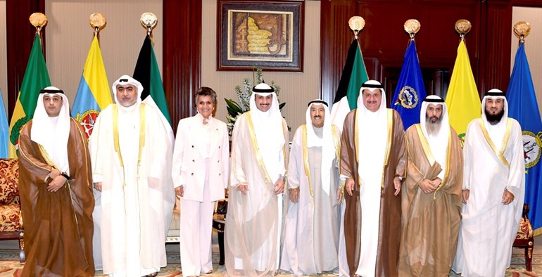 صاحب السمو الأمير الشيخ صباح الأحمد مستقبلا رئيس مجلس الأمة مرزوق الغانم وأعضاء مكتب المجلس نايف المرداس وعيسى الكندري وصفاء الهاشم وخالد الشطي واحمد الفضل وعلام الكندري﻿