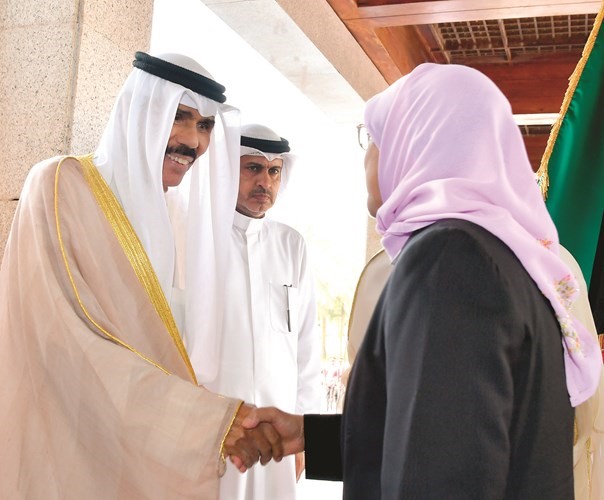 سمو ولي العهد الشيخ نواف الأحمد مرحبا برئيسة سنغافورة﻿