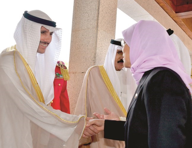 رئيس مجلس الأمة مرحبا بالرئيسة حليمة يعقوب﻿