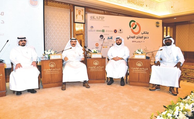 علي مبارك وعبدالله معرفي وسعد الفجي وعبدالعزيز الظفيري خلال الجلسة الأخيرة﻿