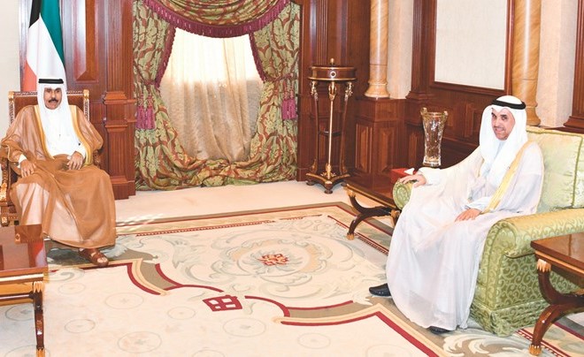 سمو ولي العهد الشيخ نواف الأحمد مستقبلا السفير راشد فالح الهاجري ﻿