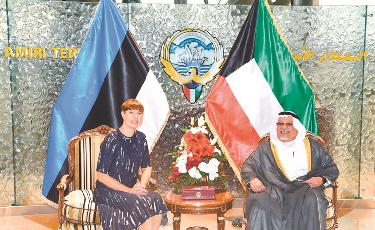 الشيخ علي الجراح مستقبلا رئيسة استونيا ﻿