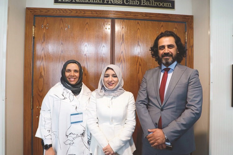 تكريم المتخصصة في العمل الإنساني معالي العسعوسي في منتدى الخليج الدولي بواشنطن