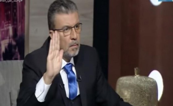 بالفيديو.. شاب صاحب قدرات خارقة يصدم إعلامي مصري شهير بعدما فعله على الهواء