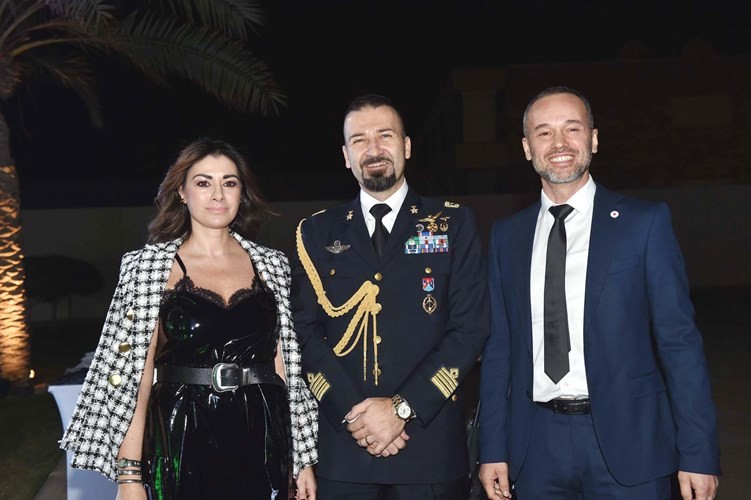 العقيد فيتو كراكاس وحرمه ومباركة بعيد الجيش الإيطالي﻿