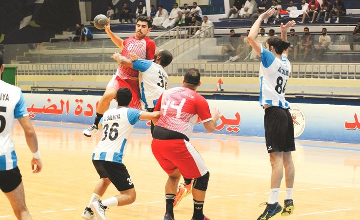 جانب من مباراة السالمية والصليبخات 	(كونا)﻿