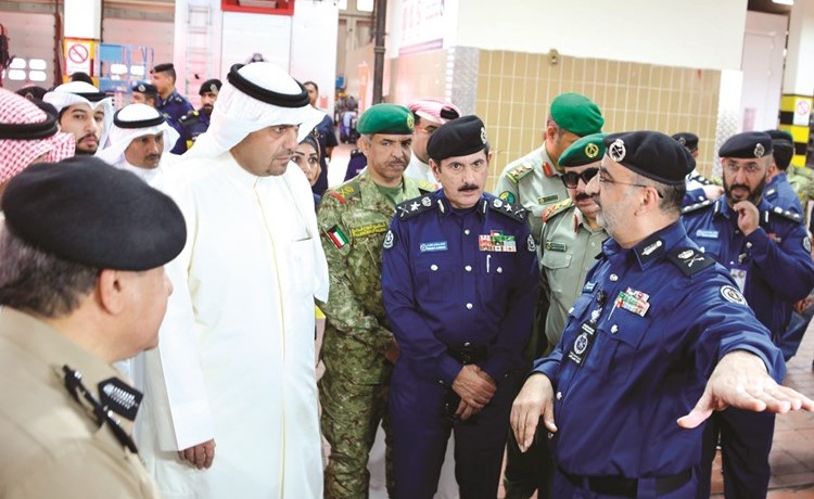 أنس الصالح والفريق خالد المكراد وقيادات من الحرس الوطني ووزارة الداخلية خلال الفعالية﻿