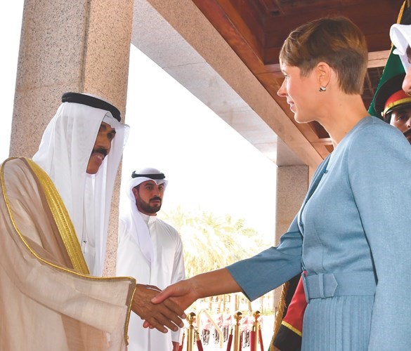 سمو ولي العهد الشيخ نواف الأحمد مستقبلا رئيسة إستونيا ﻿