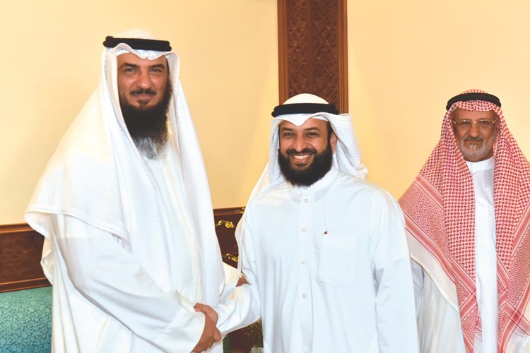 د. عبدالله فهاد مهنئا الخنة﻿