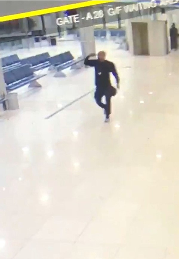 مواطن اقتيد إلى جهاز أمن الدولة بعد استدراجه إلى ساحة الطائرات والاصطدام به لمرتين بعد فشل السيطرة عليه بـ«مطاعة»