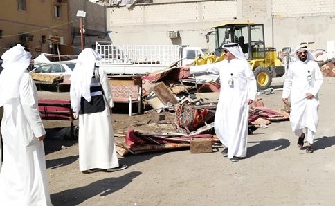 جانب من جولة البلدية في المنطقة﻿