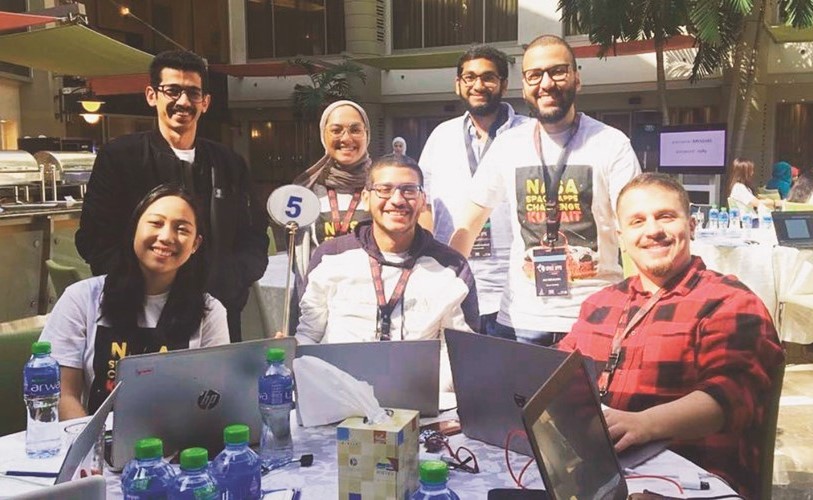 صورة جماعية للفريق الفائز في المسابقة﻿