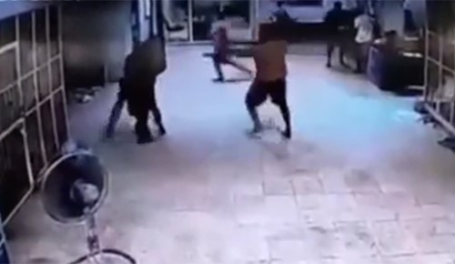 بالفيديو.. بطريقة هوليوودية عصابة محكوم عليها بالإعدام يفرّون من محكمة تايلاندية