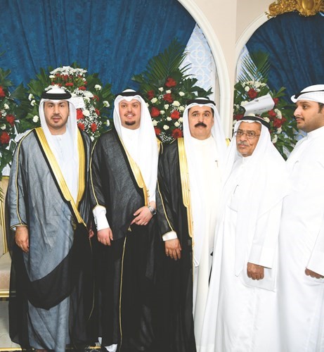 السفير الإماراتي صقر الريسي يبارك﻿