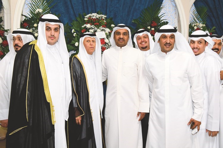 علي الراجحي وفواز العربيد وفلاح العازمي يهنئون﻿