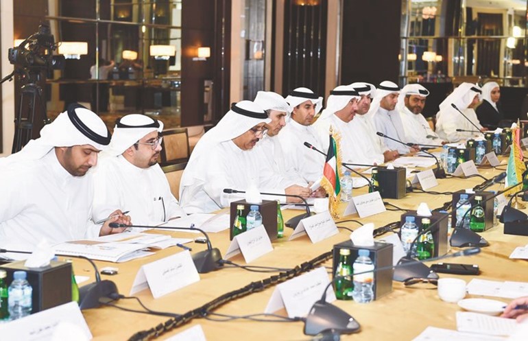 السفير سامي الحمد خلال اجتماعات اللجنة ﻿