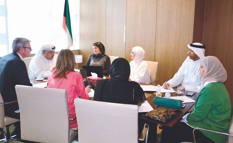 أسامة السلطان مترئسا الاجتماع﻿