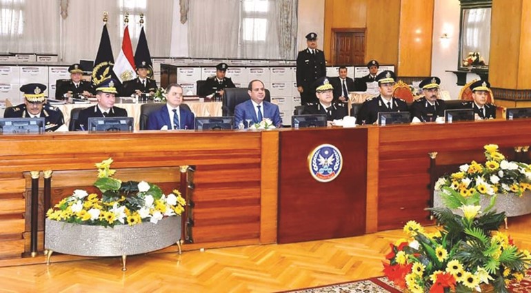 الرئيس عبدالفتاح السيسي متابعا اختبارات لجنة كشف الهيئة للطلاب الجدد خلال زيارته التفقدية لأكاديمية الشرطة﻿