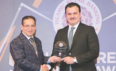 محمد الشريف متسلما الجائزة﻿