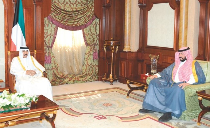 سمو ولي العهد الشيخ نواف الأحمد مستقبلا محافظ العاصمة الشيخ طلال الخالد﻿