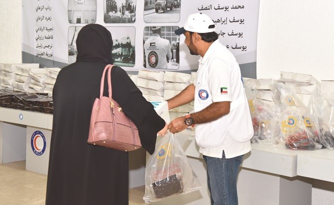 جانب من توزيع المساعدات خلال الحملة 	(ريليش كومار)﻿