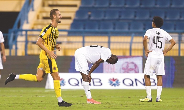 الحزن باديا على لاعب السد بعد الخسارة أمام قطر﻿