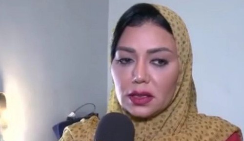 بالفيديو.. الفنانة "رانيا يوسف" ترتدي الحجاب.. وتكشف سر ارتدائها