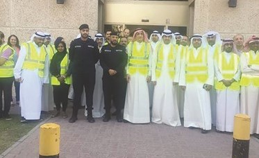 لقطة تذكارية على هامش عملية الإخلاء الناجحة في بيت الأسمنت﻿