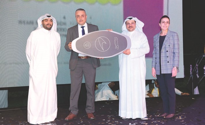 مركز سلطان يختتم «حملة أكتوبر» بإعلان الفائز بسيارة ماكلارين 570 سبايدر