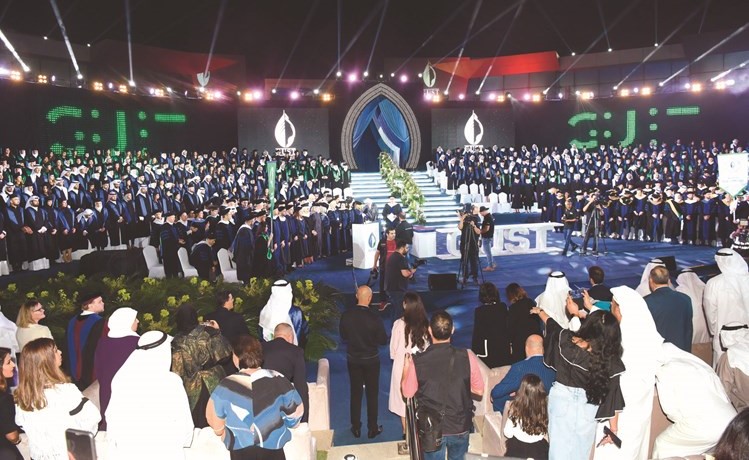 جانب من احتفال GUST بتخريج 716 طالبا وطالبة في برامج البكالوريوس والماجستير 	(أحمد علي)﻿