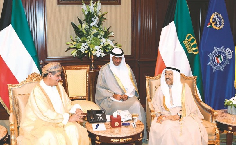 صاحب السمو الأمير خلال استقباله السفير العماني ﻿