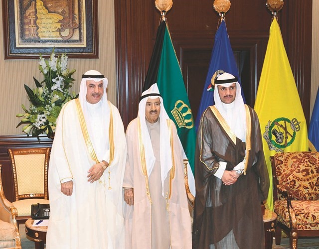 صاحب السمو الأمير الشيخ صباح الاحمد مستقبلا مرزوق الغانم وفيصل الشايع ﻿